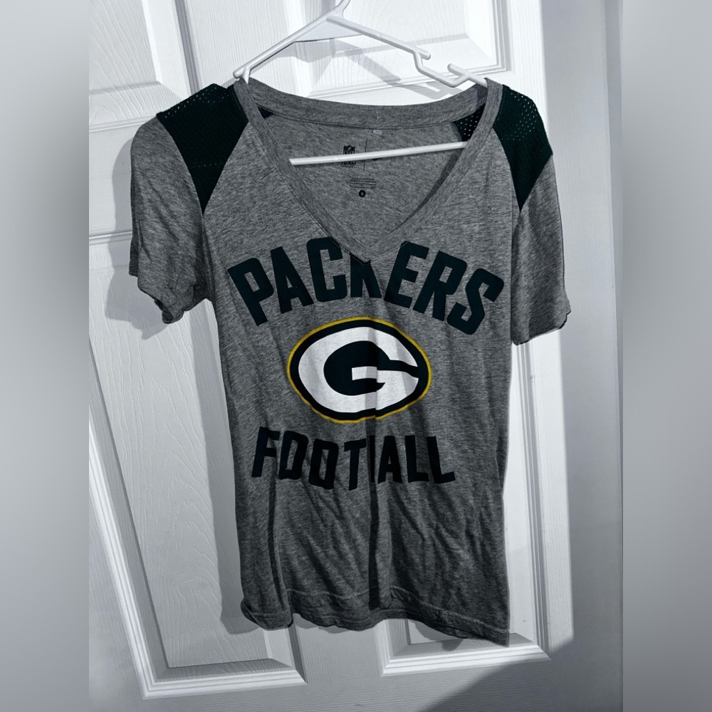 NFL women’s small Green Bay packer tshirt